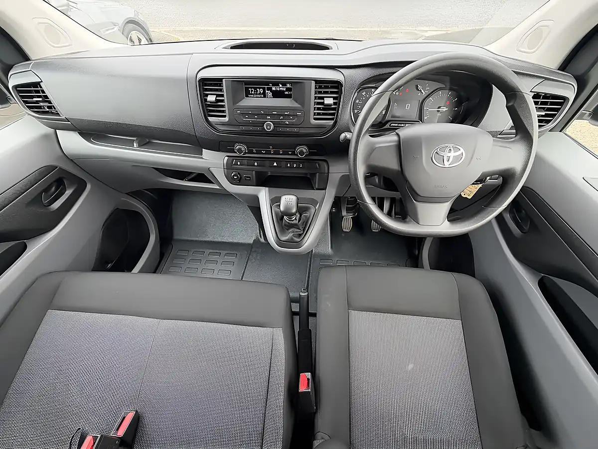 Used 2021 Toyota Proace Verso Medium White - Interior and Exterior details 2