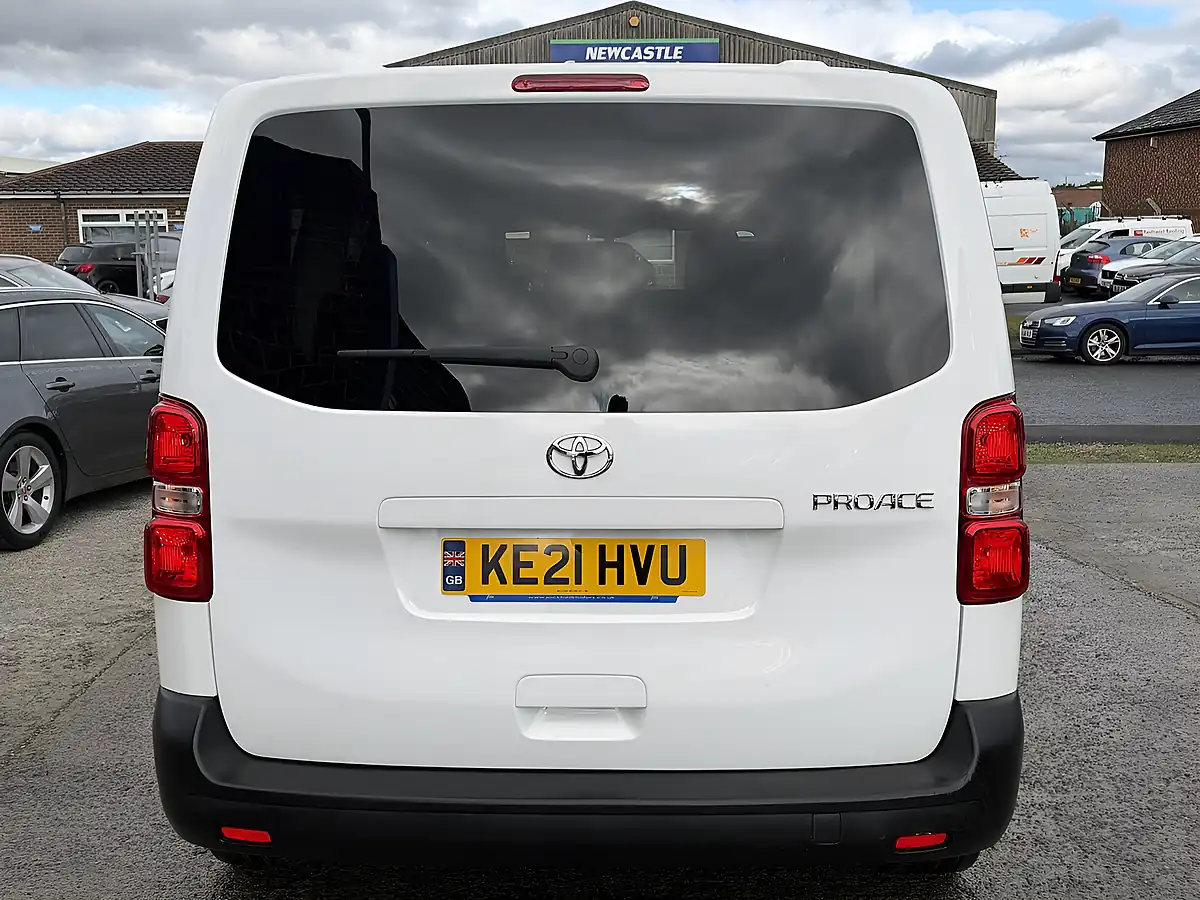 Used 2021 Toyota Proace Verso Medium White - Interior and Exterior details 8
