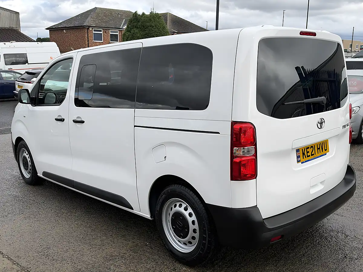 Used 2021 Toyota Proace Verso Medium White - Interior and Exterior details 9