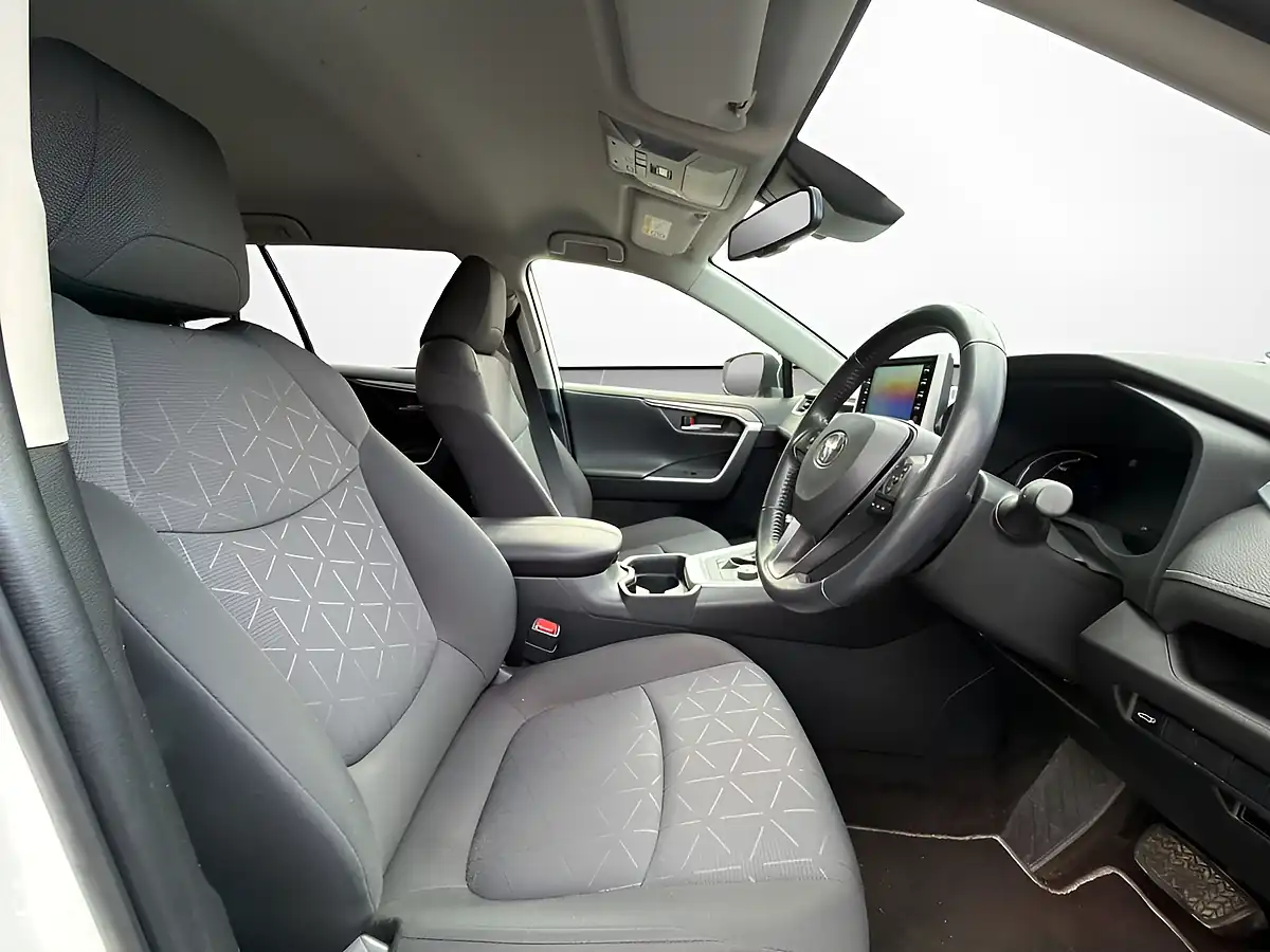 Used 2021 Toyota Rav4 Design White - Interior and Exterior details 9