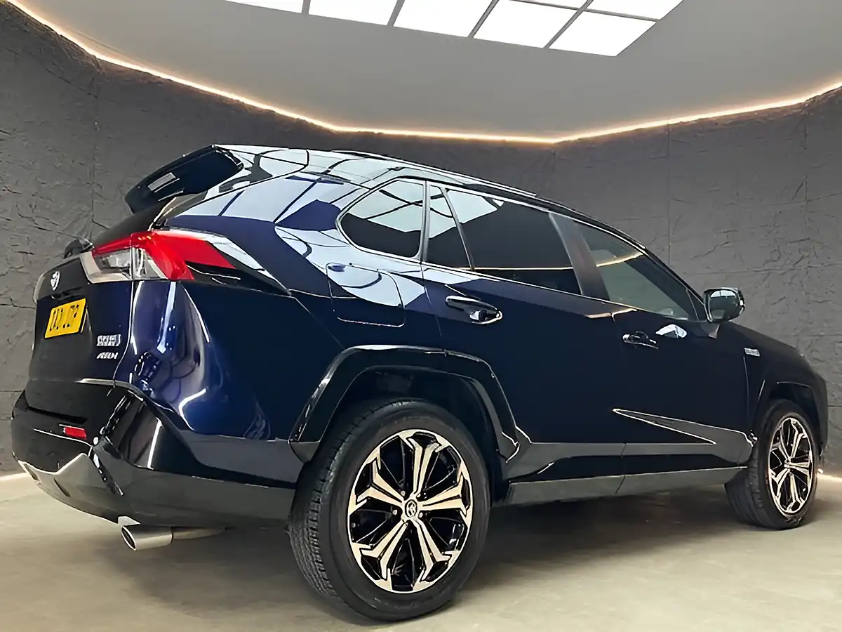 Used 2021 Toyota RAV4 Dynamic Obsidian Blue - Interior and Exterior details 12
