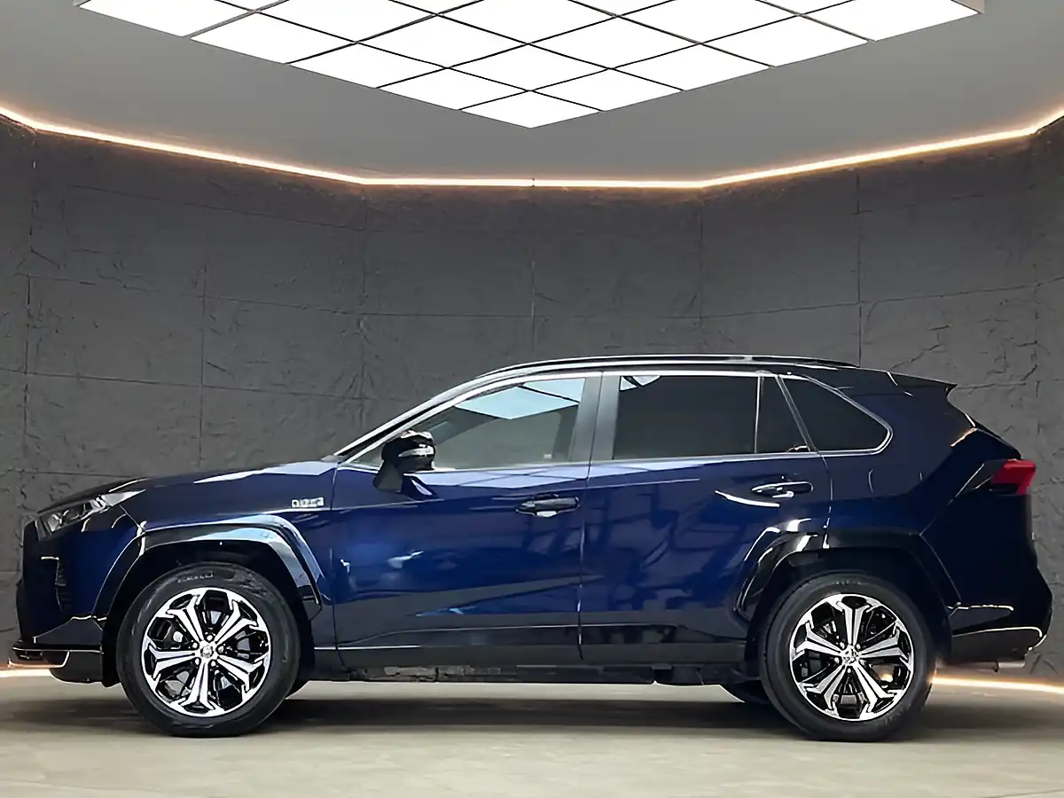Used 2021 Toyota RAV4 Dynamic Obsidian Blue - Interior and Exterior details 5