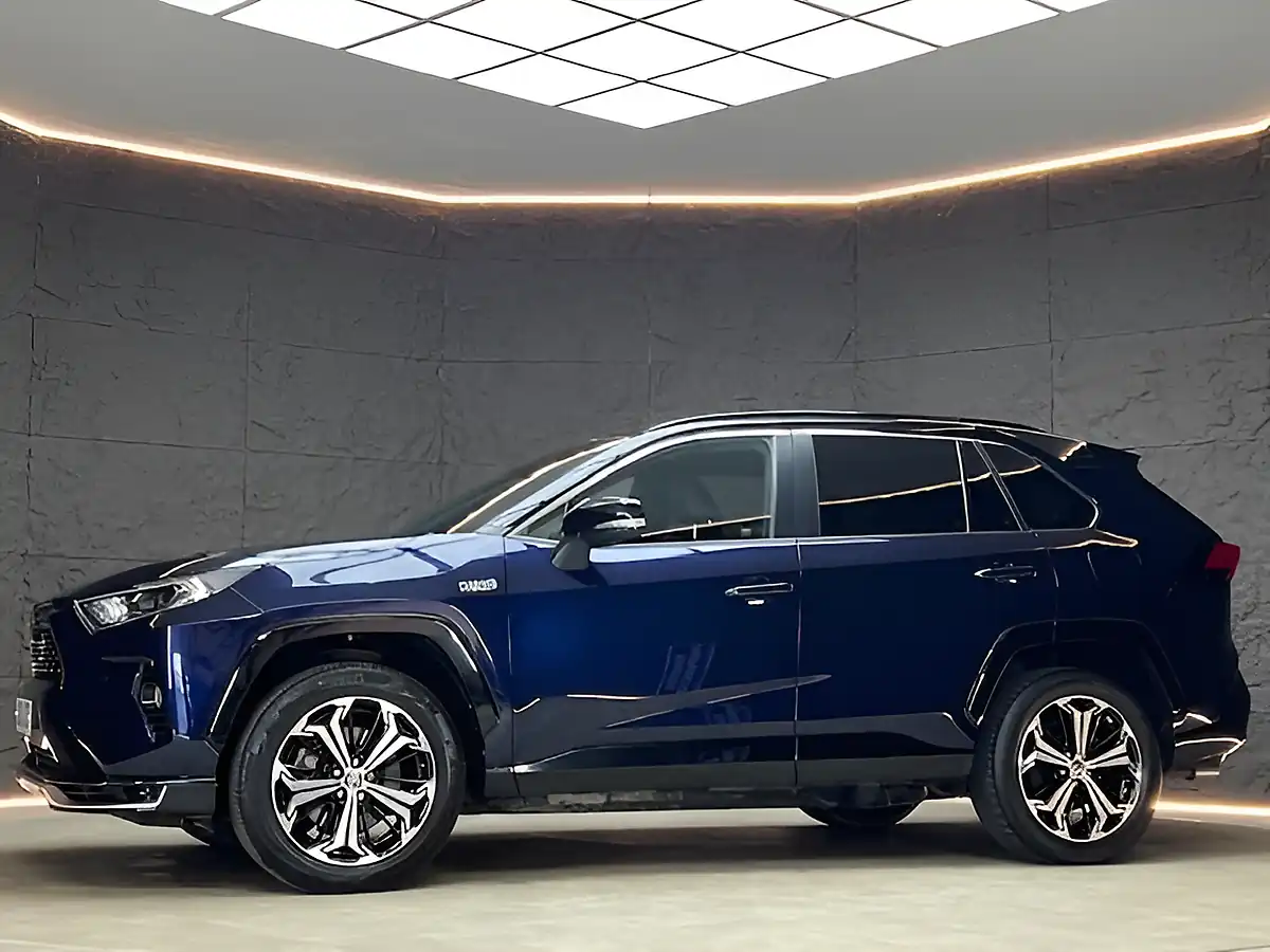 Used 2021 Toyota RAV4 Dynamic Obsidian Blue - Interior and Exterior details 7