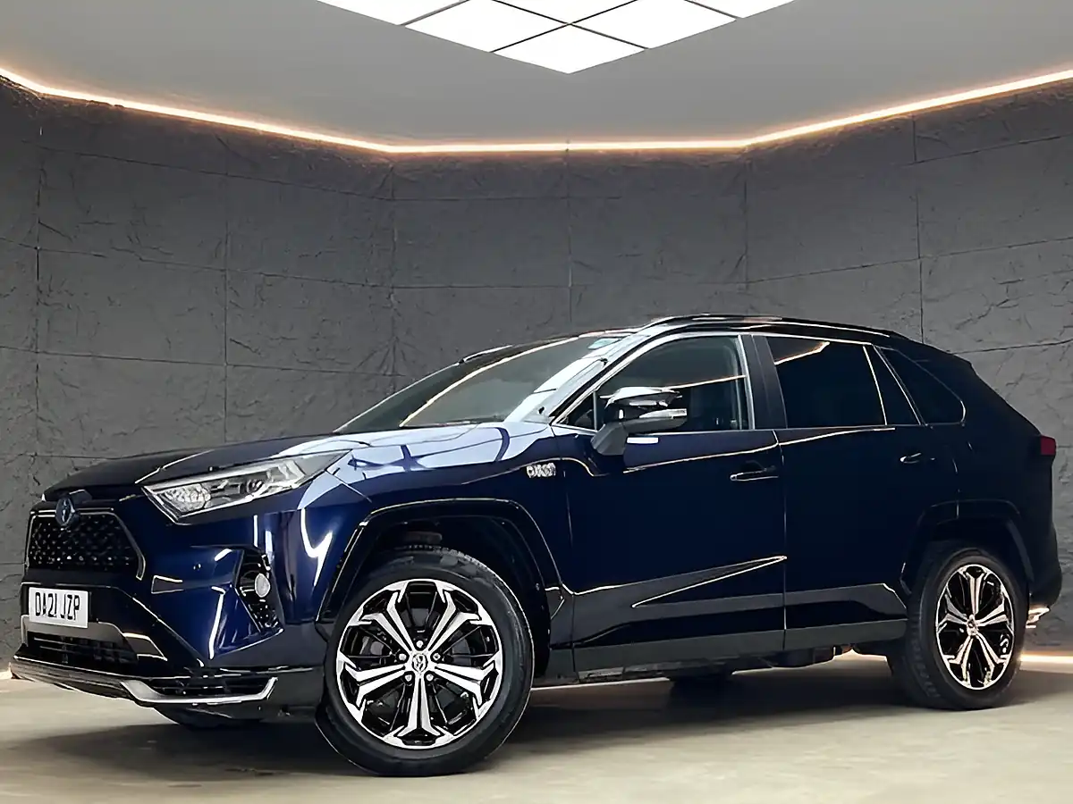 Used 2021 Toyota RAV4 Dynamic Obsidian Blue - Interior and Exterior details 9