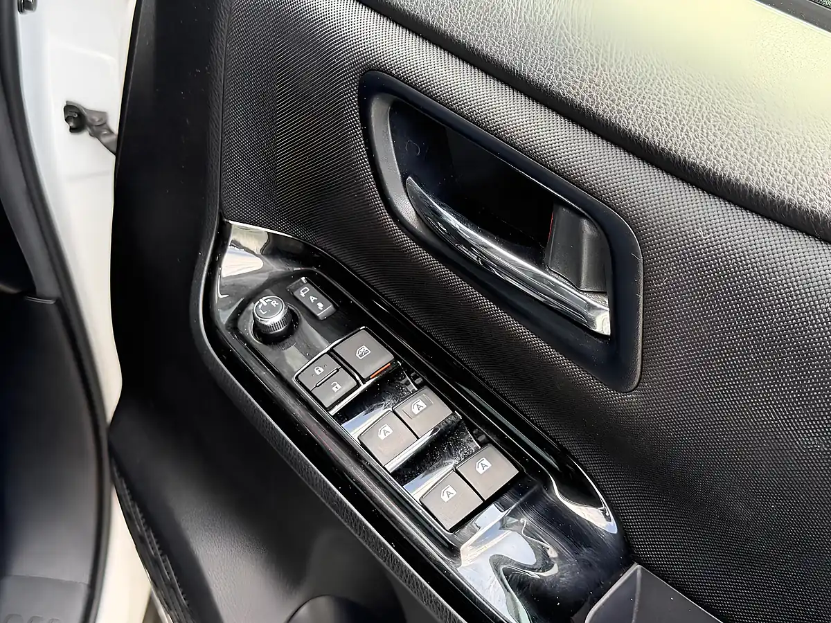 Used 2021 Toyota Voxy Zs Kirameki Ii White - Interior and Exterior details 12