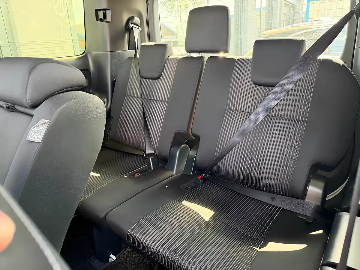 Used 2021 Toyota Voxy Zs Kirameki Ii White - Interior and Exterior details 17