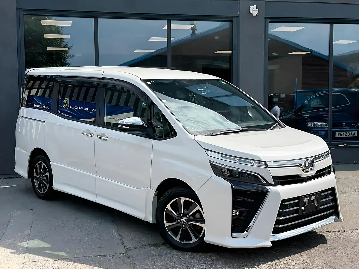 Used 2021 Toyota Voxy Zs Kirameki Ii White - Interior and Exterior details 2