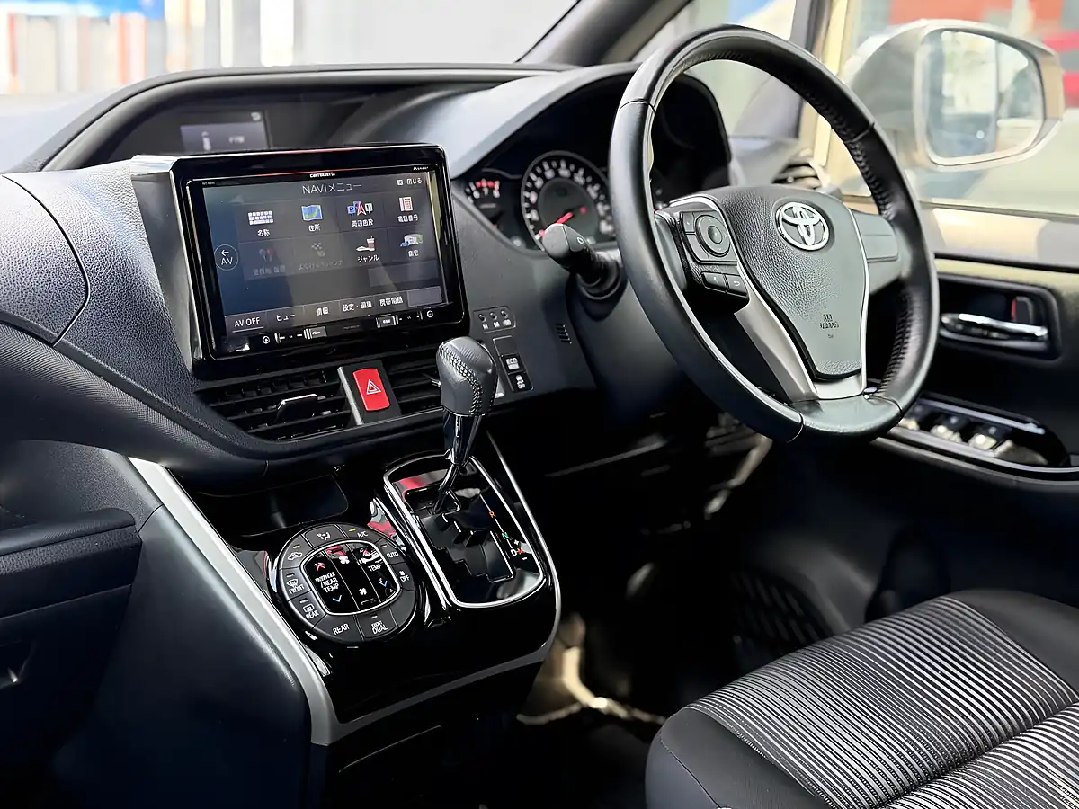 Used 2021 Toyota Voxy Zs Kirameki Ii White - Interior and Exterior details 3