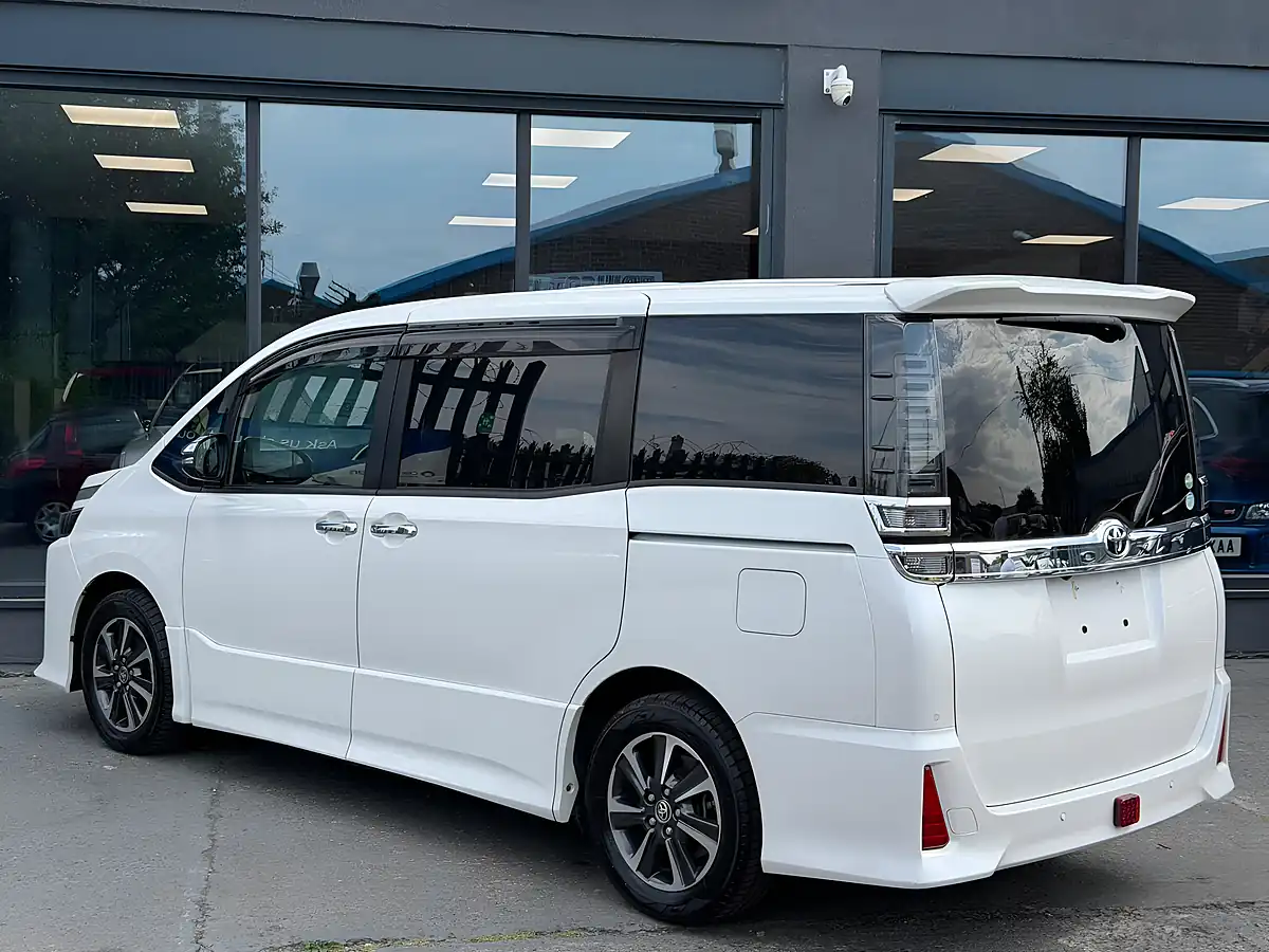 Used 2021 Toyota Voxy Zs Kirameki Ii White - Interior and Exterior details 6