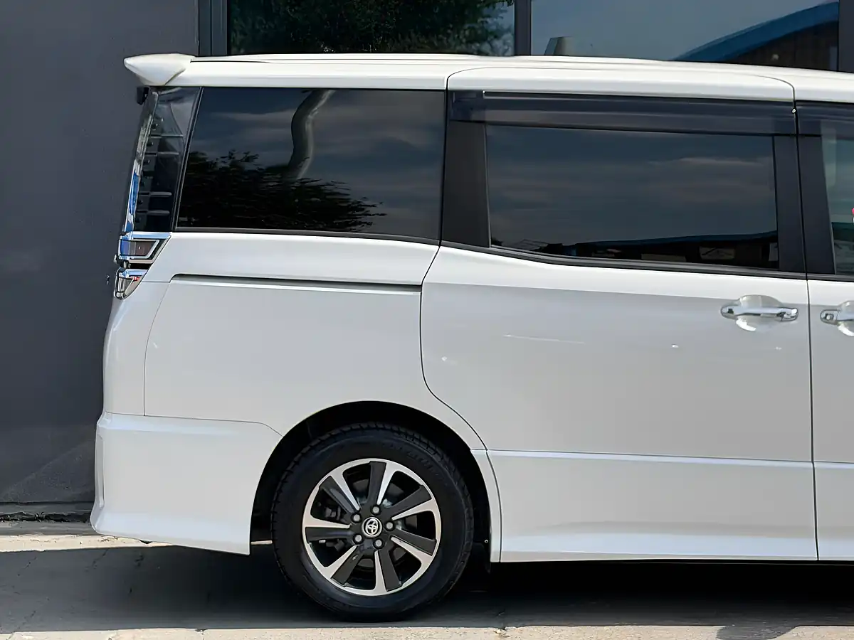 Used 2021 Toyota Voxy Zs Kirameki Ii White - Interior and Exterior details 8