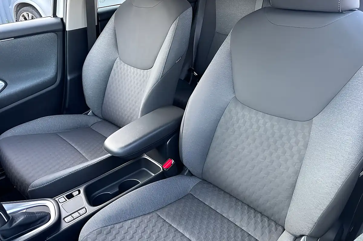 Used 2021 Toyota Yaris Design White - Interior and Exterior details 16