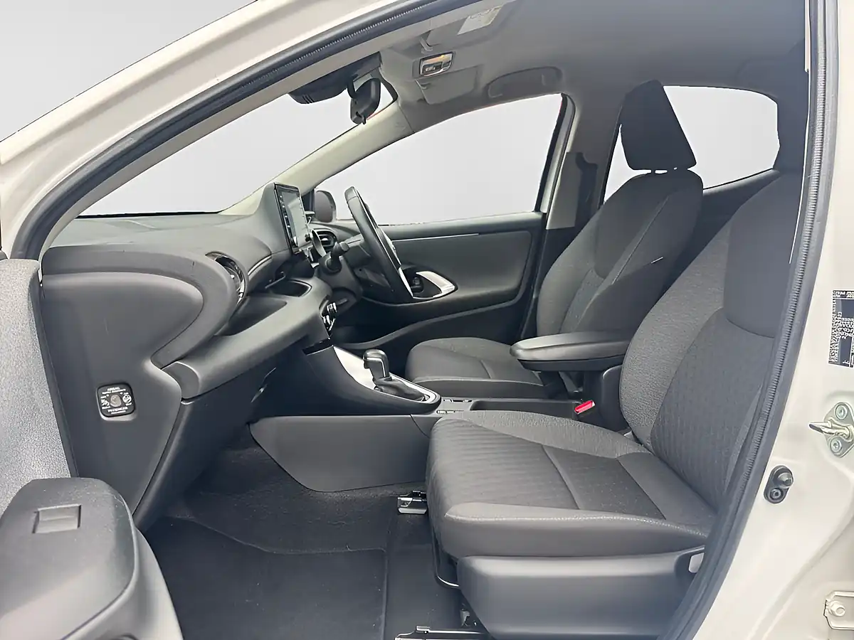 Used 2021 Toyota Yaris Design White - Interior and Exterior details 7