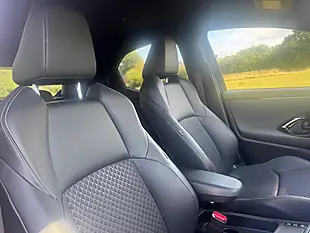 Used 2021 Toyota Yaris Dynamic Blue - Interior and Exterior details 12