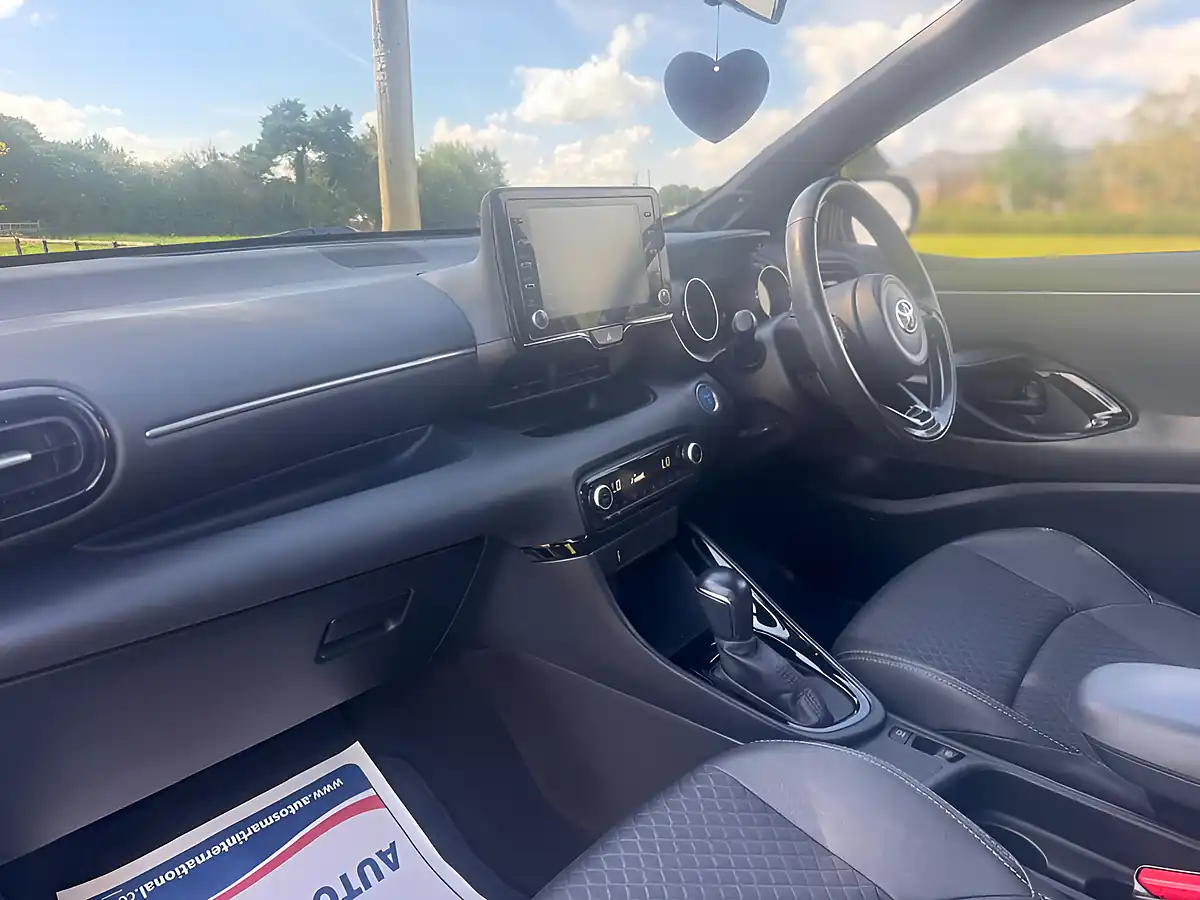 Used 2021 Toyota Yaris Dynamic Blue - Interior and Exterior details 13