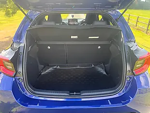 Used 2021 Toyota Yaris Dynamic Blue - Interior and Exterior details 19