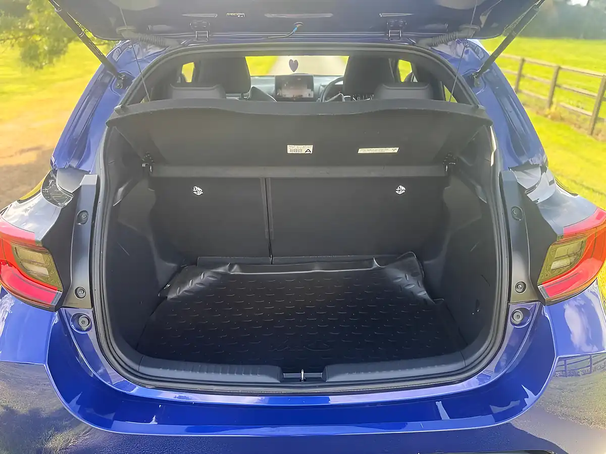 Used 2021 Toyota Yaris Dynamic Blue - Interior and Exterior details 19