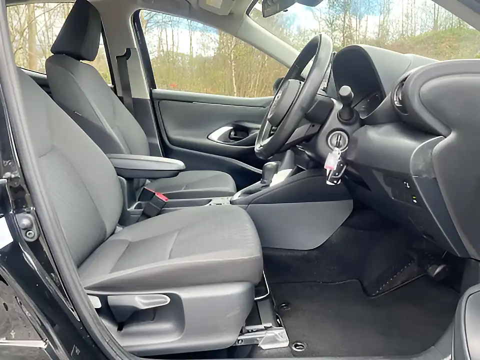 Used 2021 Toyota Yaris Icon Decuma Grey - Interior and Exterior details 14