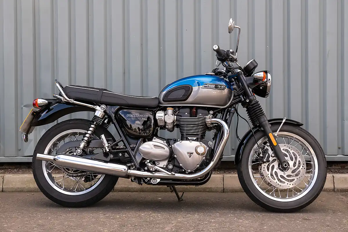 Used 2021 Triumph Bonneville T120 Cobalt Blue / Silver Ice - Front View