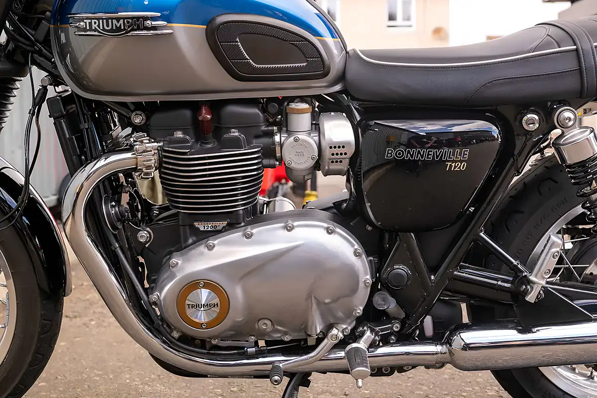 Used 2021 Triumph Bonneville T120 Cobalt Blue / Silver Ice - Interior and Exterior details 10
