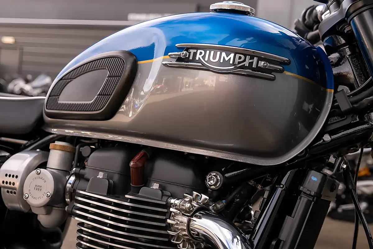 Used 2021 Triumph Bonneville T120 Cobalt Blue / Silver Ice - Interior and Exterior details 14