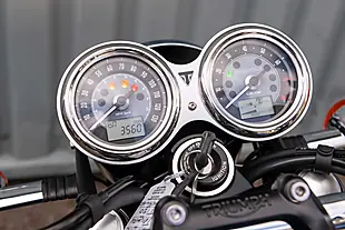 Used 2021 Triumph Bonneville T120 Cobalt Blue / Silver Ice - Interior and Exterior details 15