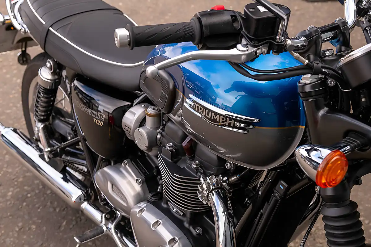 Used 2021 Triumph Bonneville T120 Cobalt Blue / Silver Ice - Interior and Exterior details 20