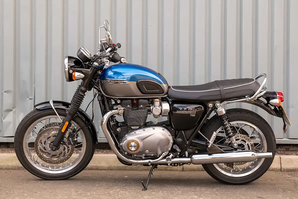 Used 2021 Triumph Bonneville T120 Cobalt Blue / Silver Ice - Interior and Exterior details 5