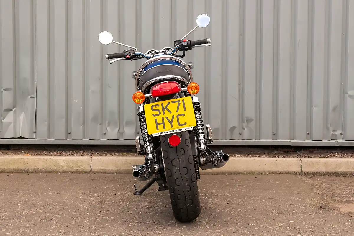Used 2021 Triumph Bonneville T120 Cobalt Blue / Silver Ice - Interior and Exterior details 7