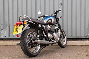 Used 2021 Triumph Bonneville T120 Cobalt Blue / Silver Ice - Interior and Exterior details 8