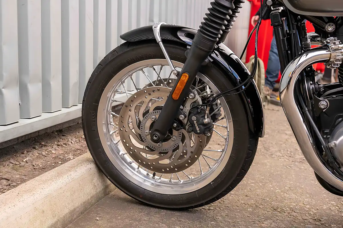 Used 2021 Triumph Bonneville T120 Cobalt Blue / Silver Ice - Interior and Exterior details 9