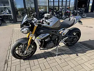 Used 2021 Triumph Speed Triple RS Silver - Interior and Exterior details 7