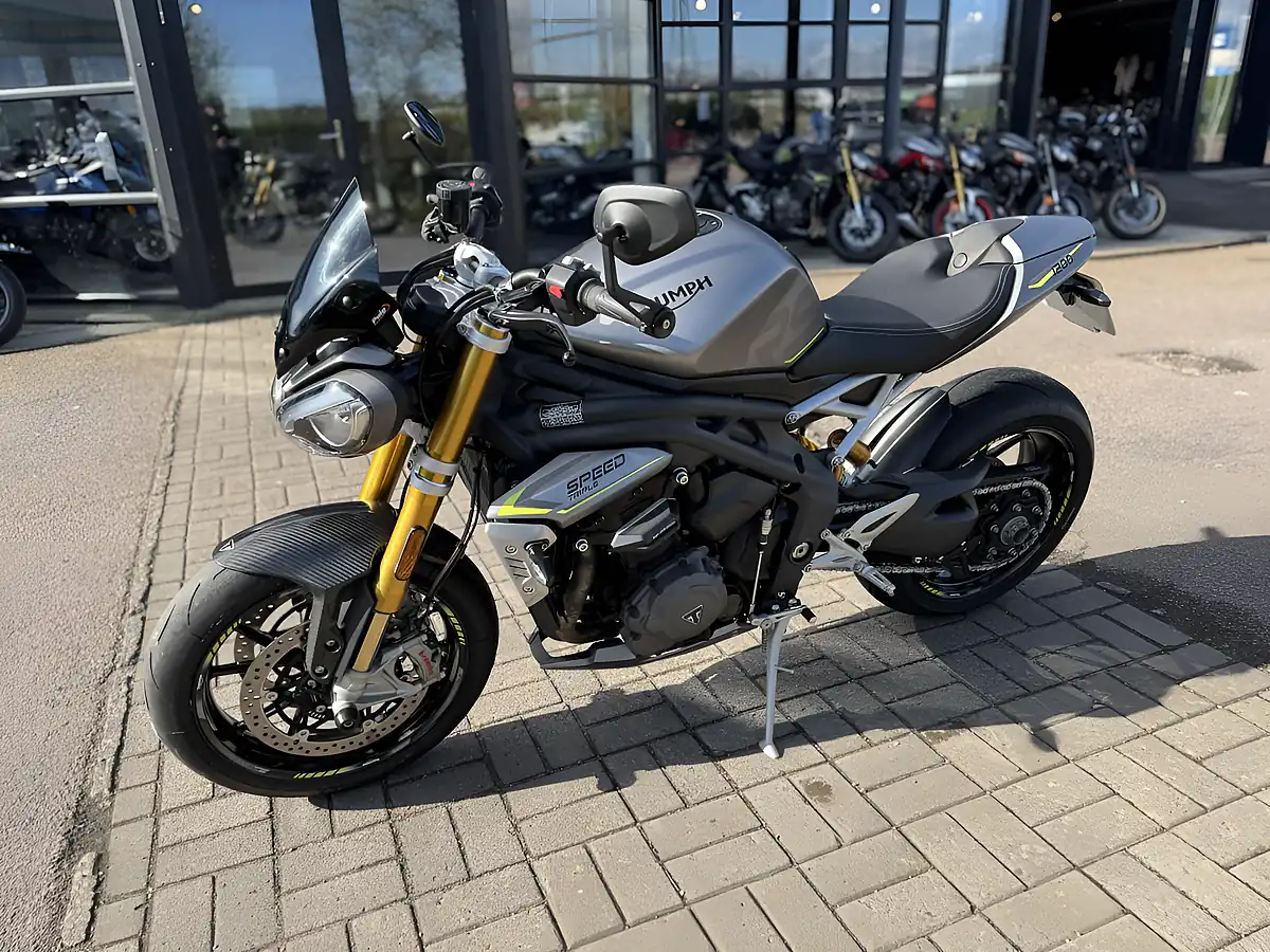 Used 2021 Triumph Speed Triple RS Silver - Interior and Exterior details 7