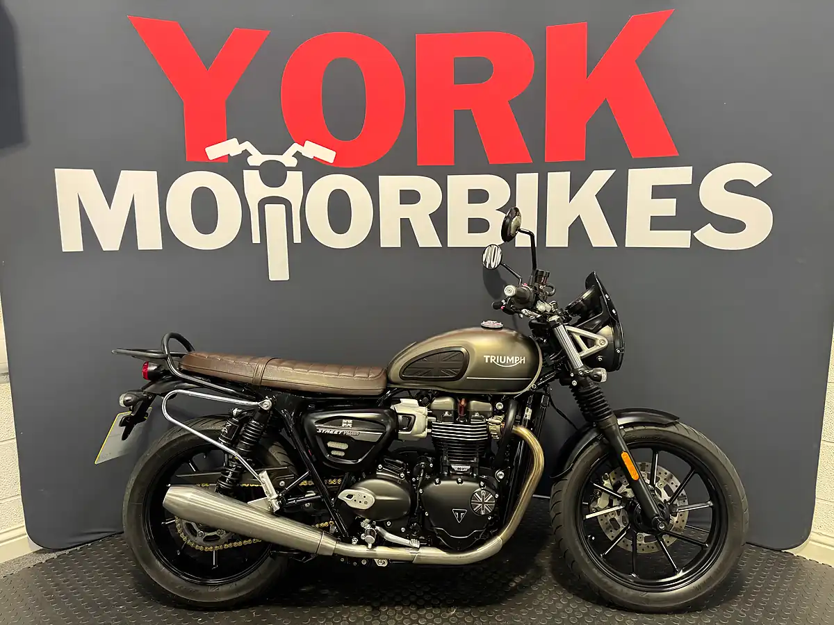 Used 2021 Triumph Street Twin - Front View