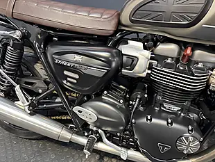 Used 2021 Triumph Street Twin - Interior and Exterior details 10