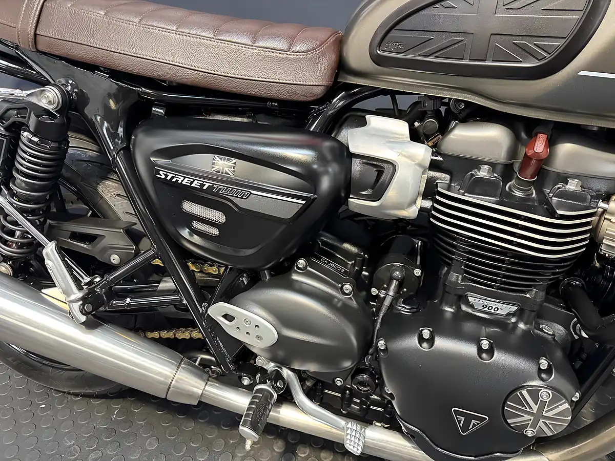 Used 2021 Triumph Street Twin - Interior and Exterior details 10
