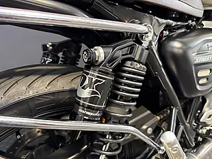 Used 2021 Triumph Street Twin - Interior and Exterior details 11