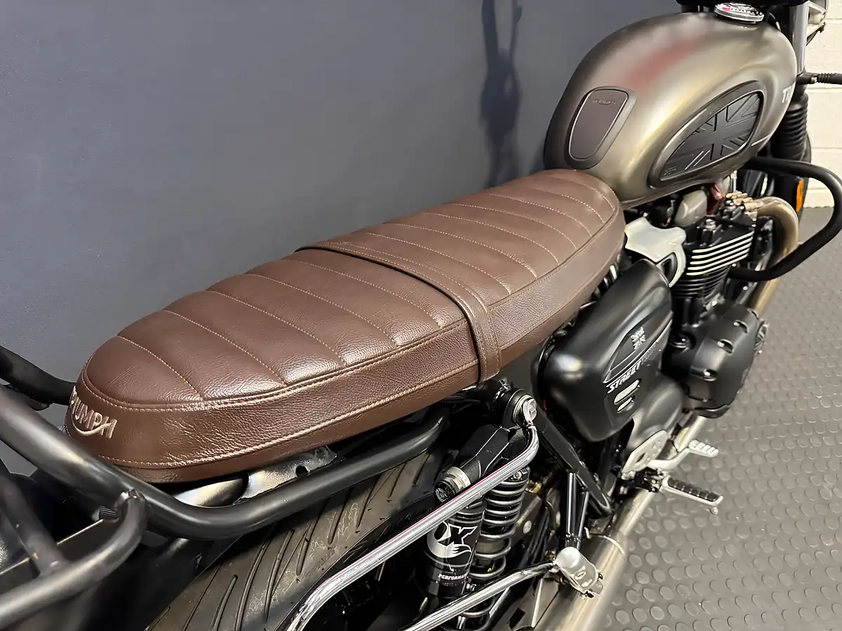 Used 2021 Triumph Street Twin - Interior and Exterior details 12