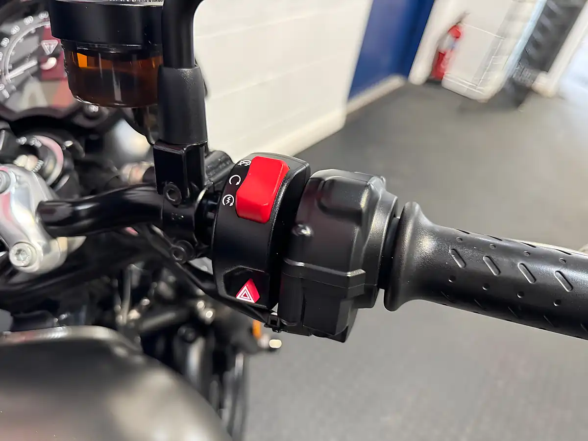 Used 2021 Triumph Street Twin - Interior and Exterior details 13