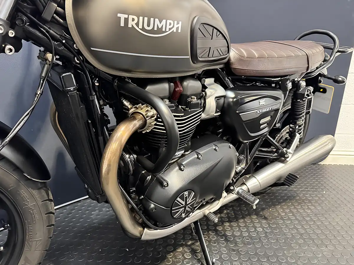 Used 2021 Triumph Street Twin - Interior and Exterior details 16