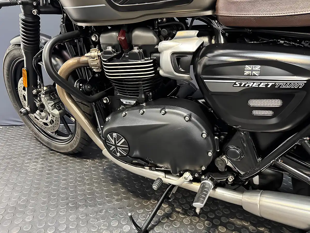 Used 2021 Triumph Street Twin - Interior and Exterior details 18