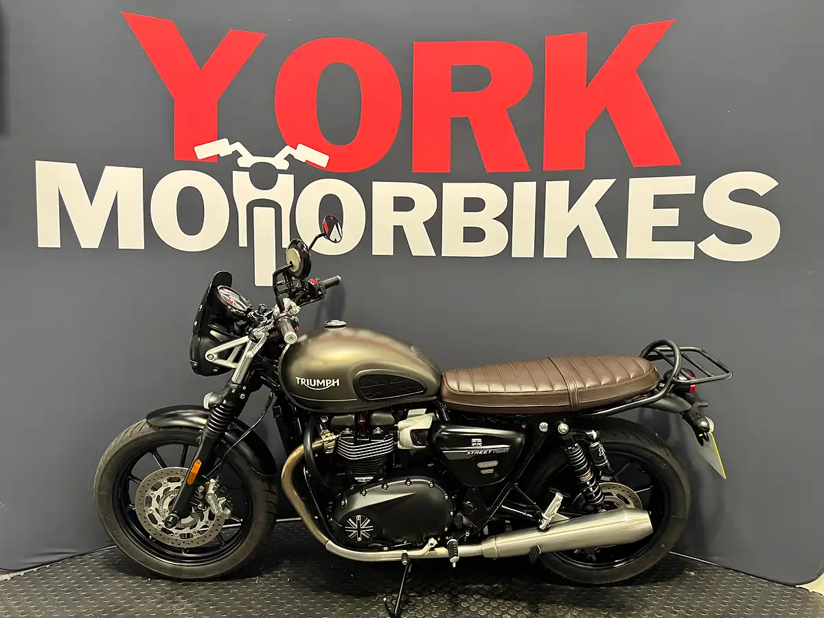 Used 2021 Triumph Street Twin - Interior and Exterior details 2