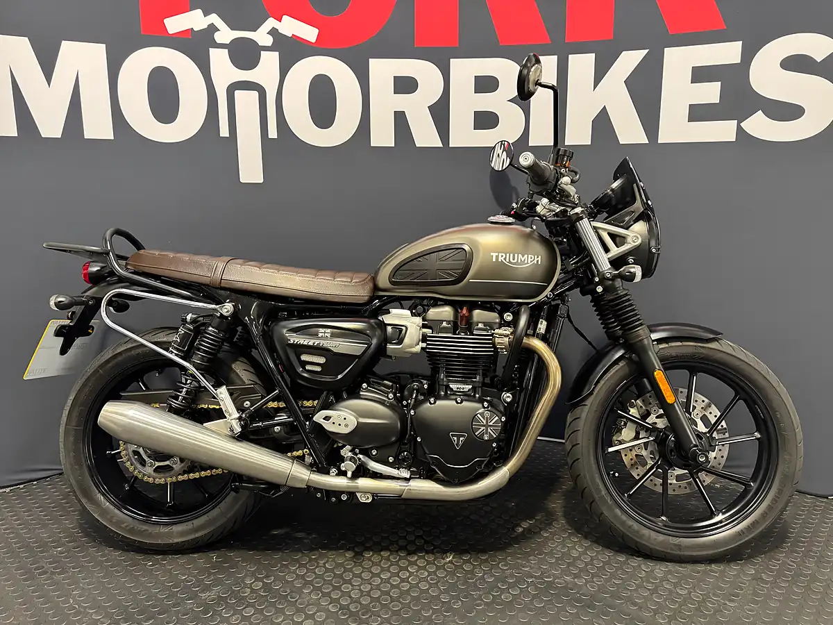 Used 2021 Triumph Street Twin - Interior and Exterior details 3