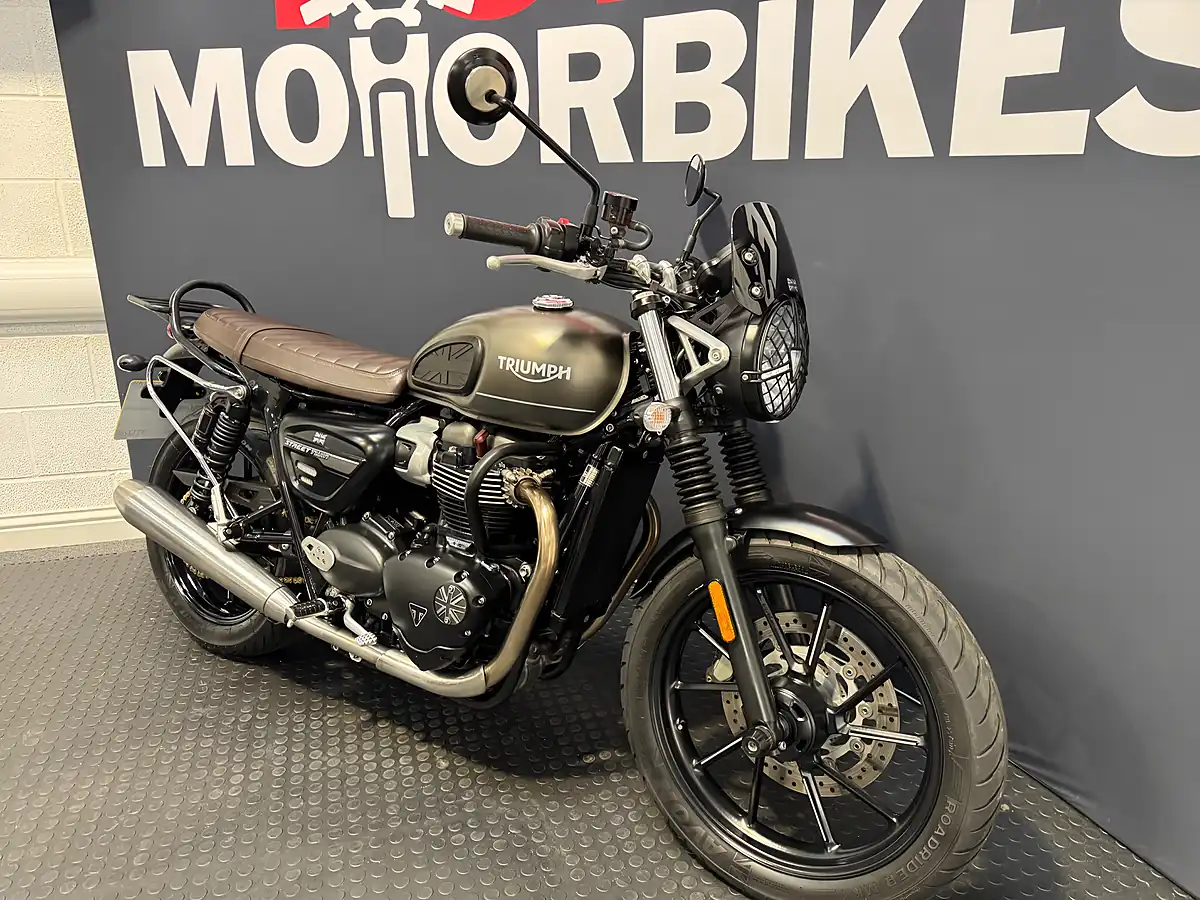 Used 2021 Triumph Street Twin - Interior and Exterior details 5