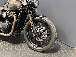 Used 2021 Triumph Street Twin - Interior and Exterior details 6