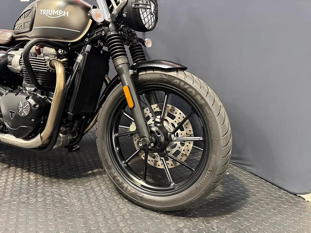 Used 2021 Triumph Street Twin - Interior and Exterior details 6