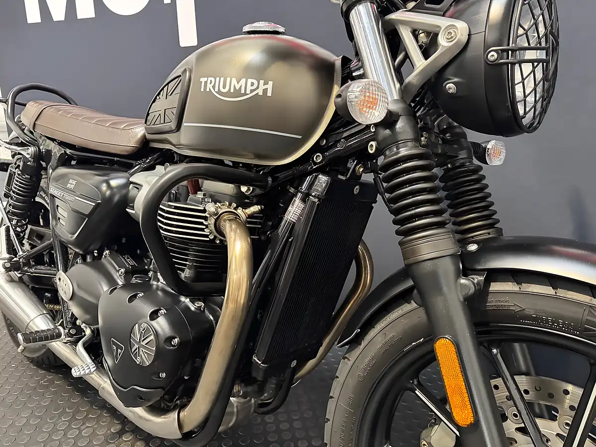 Used 2021 Triumph Street Twin - Interior and Exterior details 8