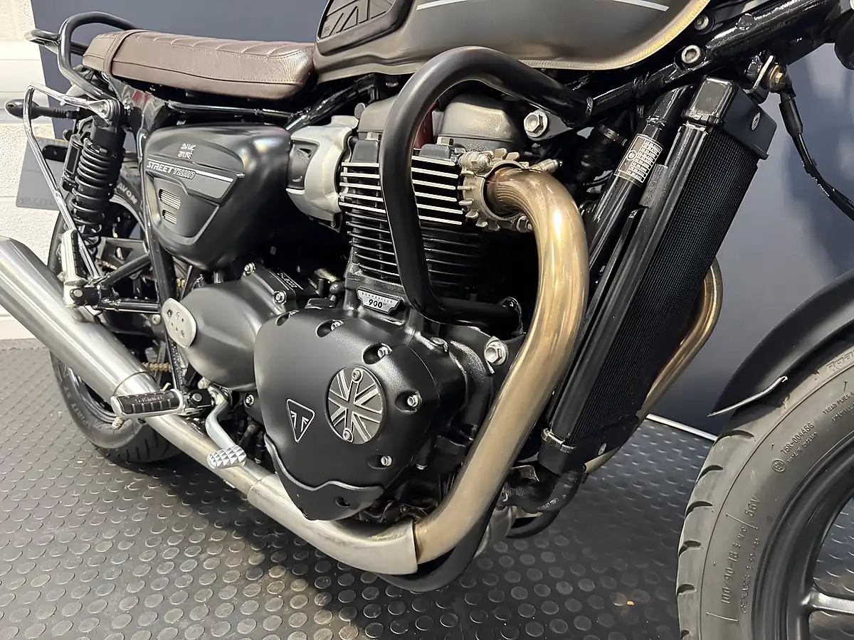 Used 2021 Triumph Street Twin - Interior and Exterior details 9