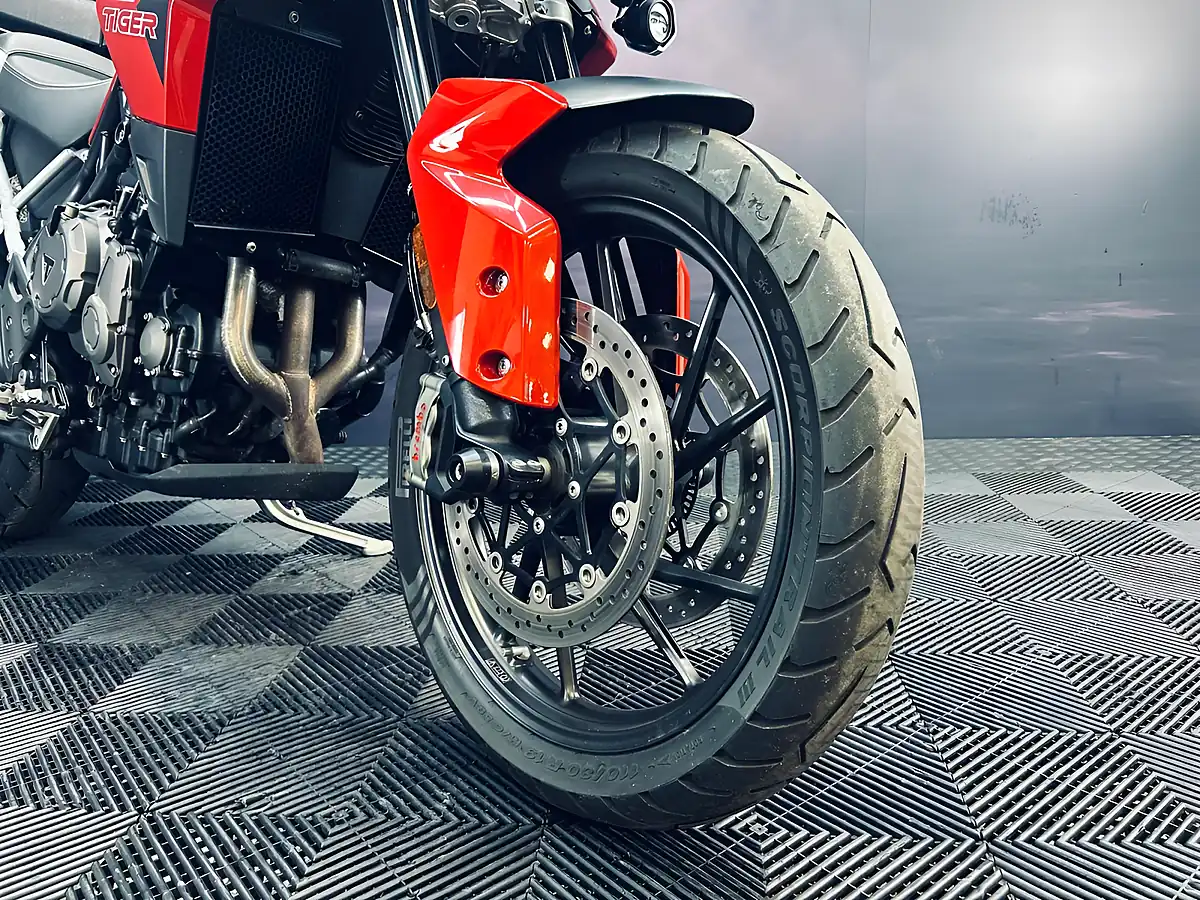 Used 2021 Triumph Tiger 900 GT Pro Red - Interior and Exterior details 15
