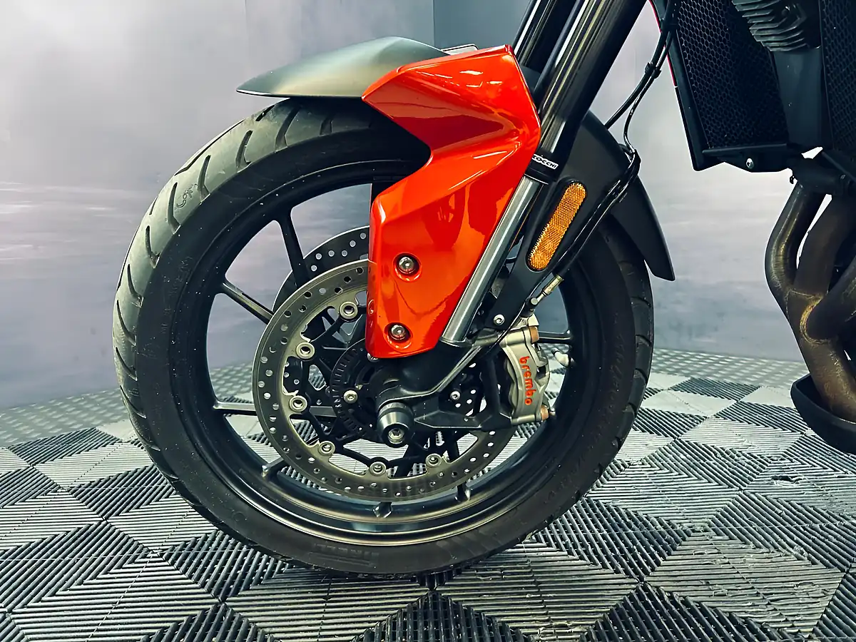 Used 2021 Triumph Tiger 900 GT Pro Red - Interior and Exterior details 16
