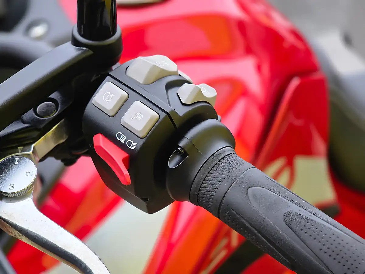 Used 2021 Triumph Tiger 900 GT Pro Red - Interior and Exterior details 15